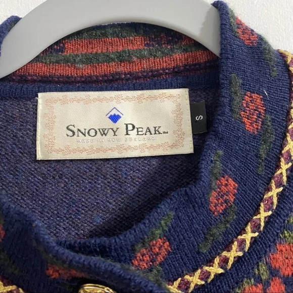 Snowy Peak Cardigan Merino Wool Sweater Floral - Picture 3 of 10